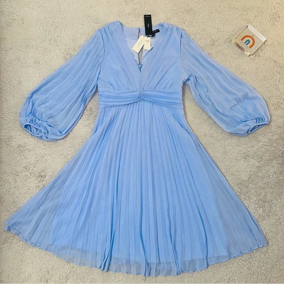 Banana Replublic chiffon pleated dress - Picture 3 of 17